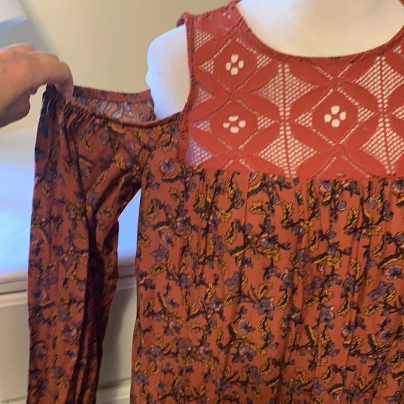 Xhilaration cold shoulder top, floral and lace - Picture 2 of 12